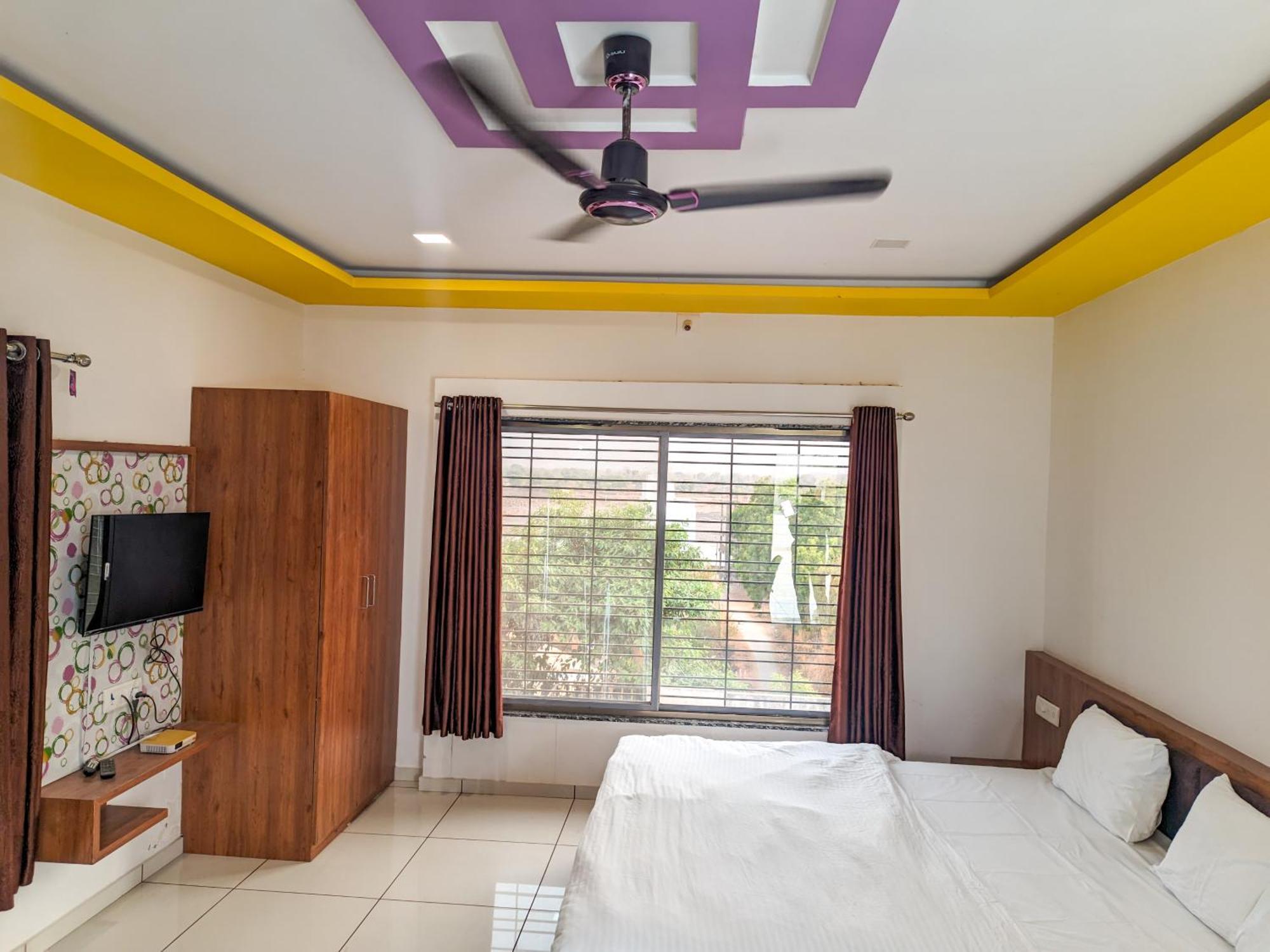 Samrat Homestay Garudeshwar エクステリア 写真