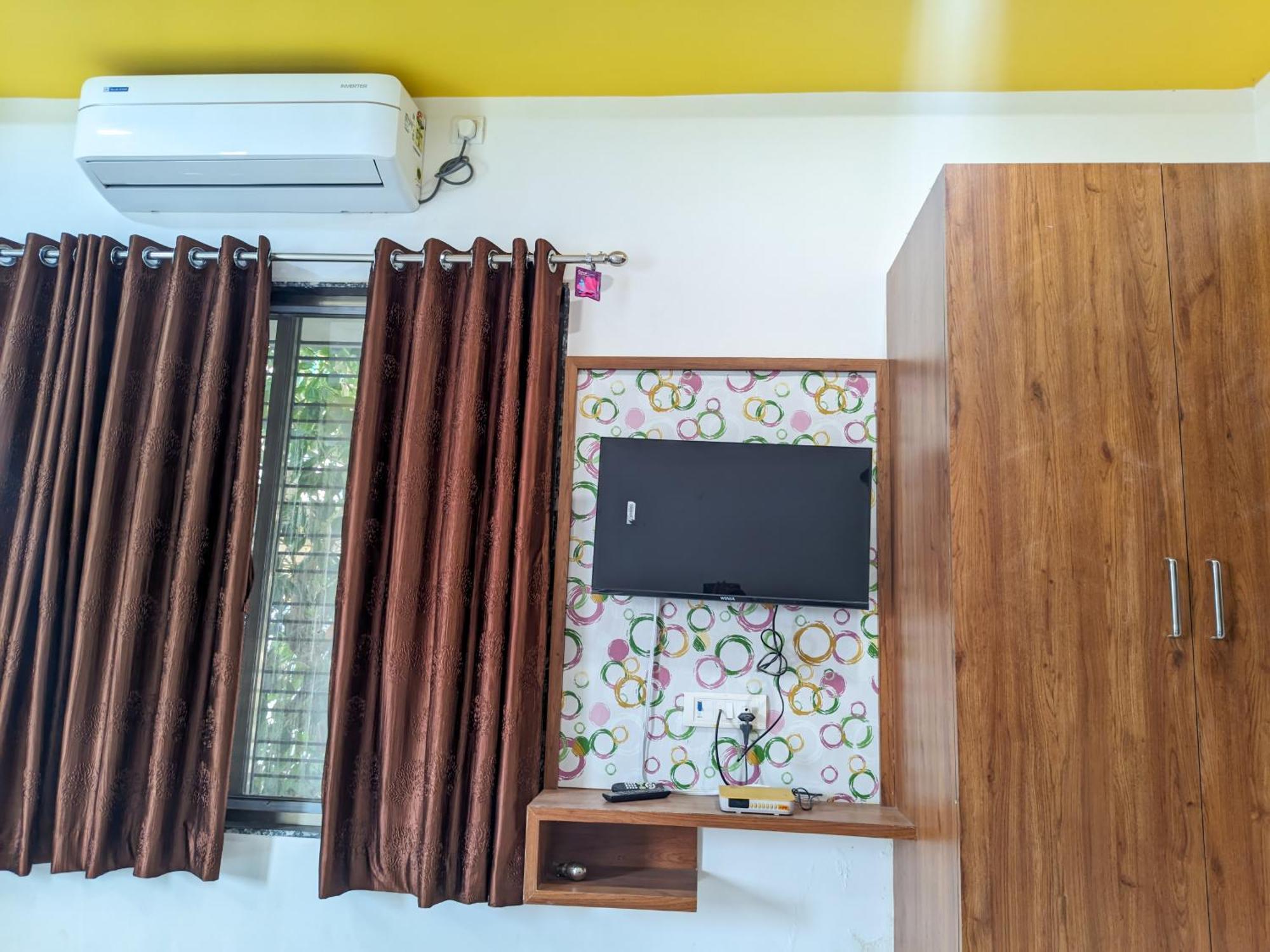 Samrat Homestay Garudeshwar エクステリア 写真