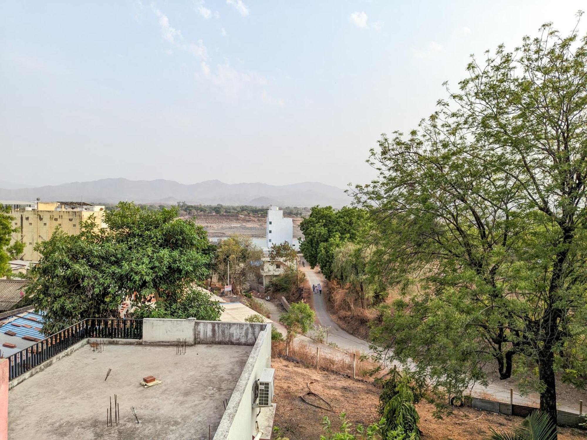 Samrat Homestay Garudeshwar エクステリア 写真